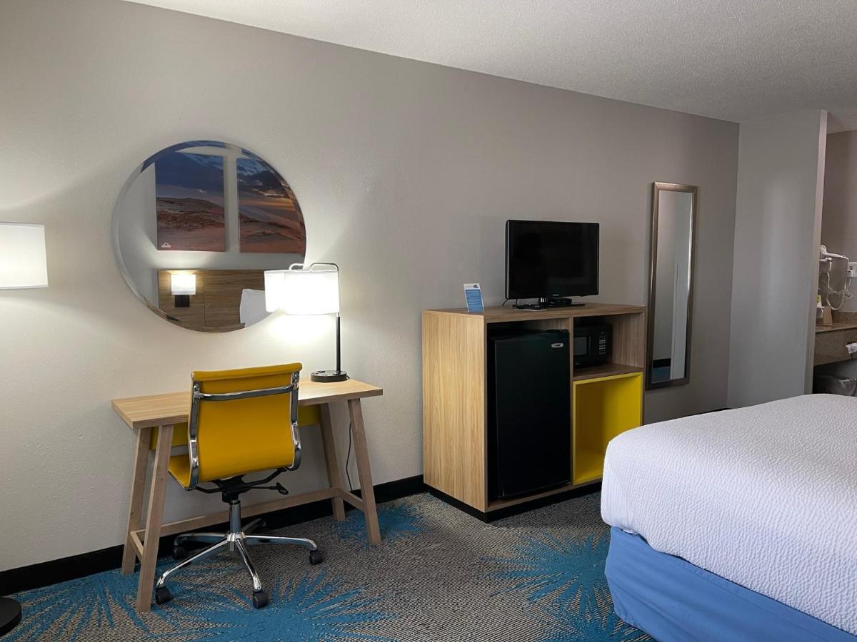 Days Inn By Wyndham קולבי מראה חיצוני תמונה