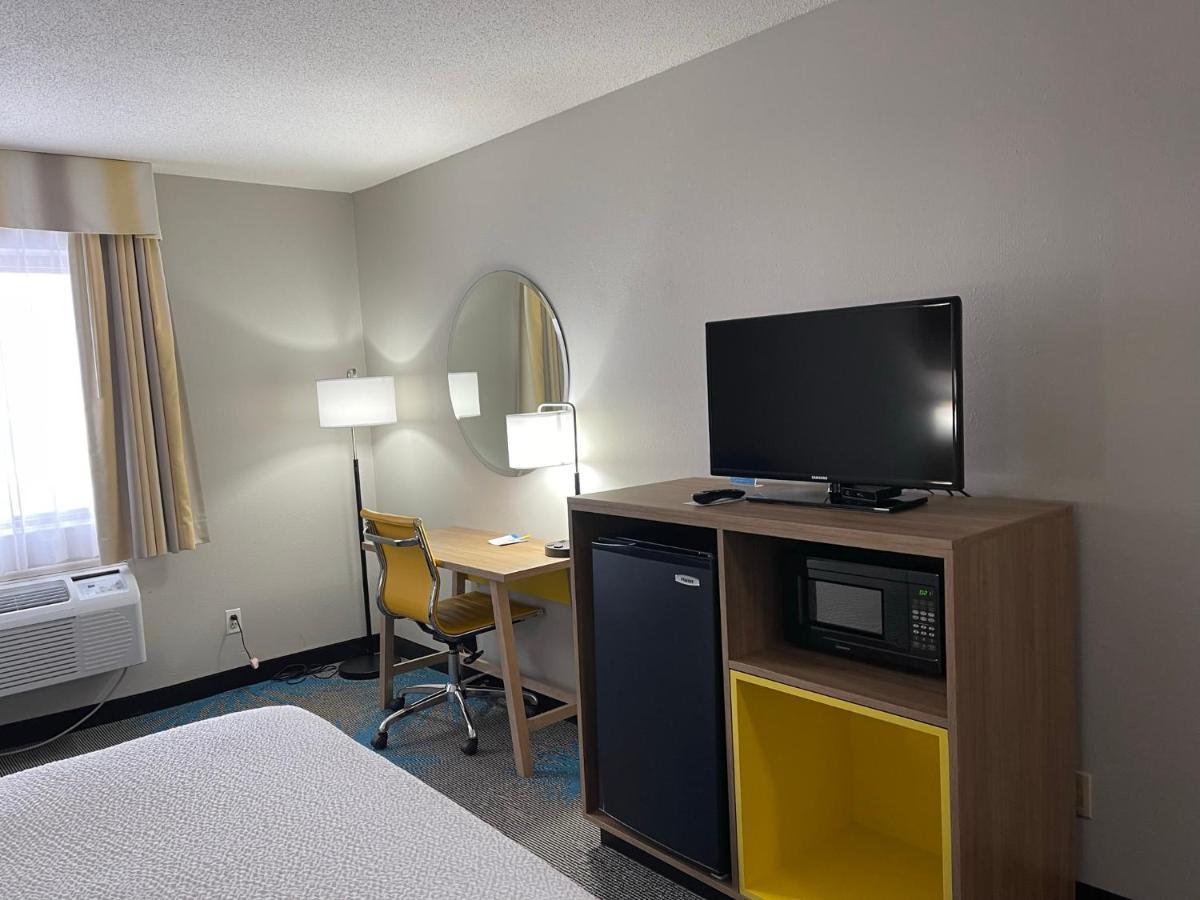 Days Inn By Wyndham קולבי מראה חיצוני תמונה