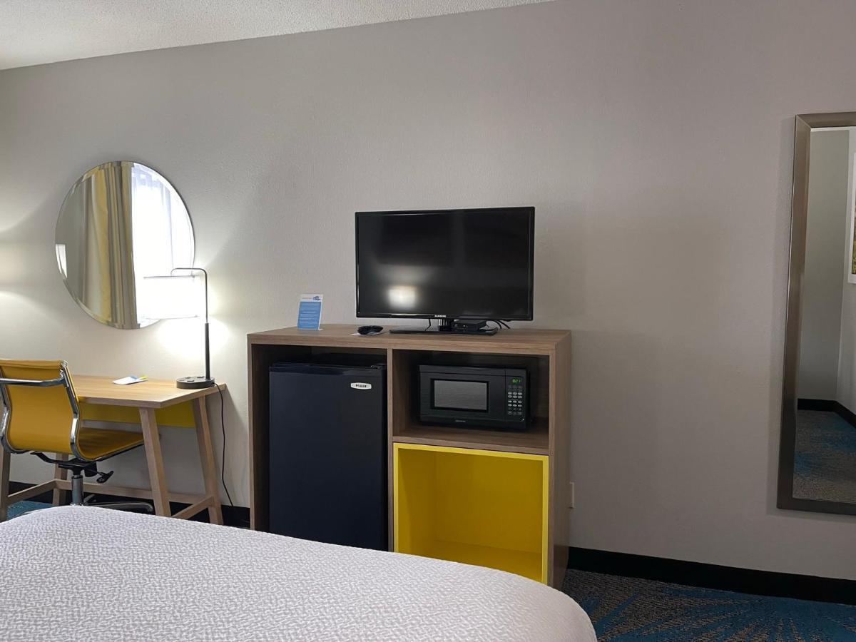 Days Inn By Wyndham קולבי מראה חיצוני תמונה