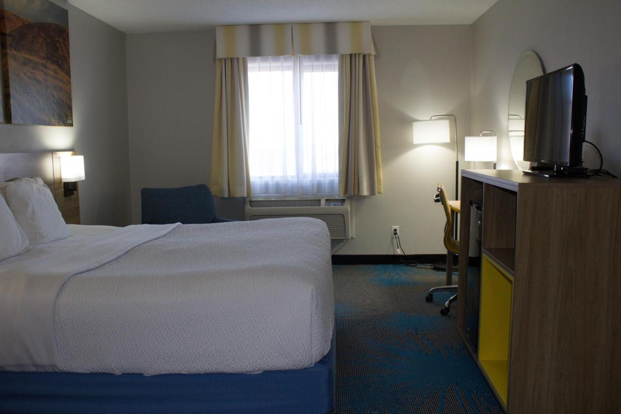Days Inn By Wyndham קולבי מראה חיצוני תמונה