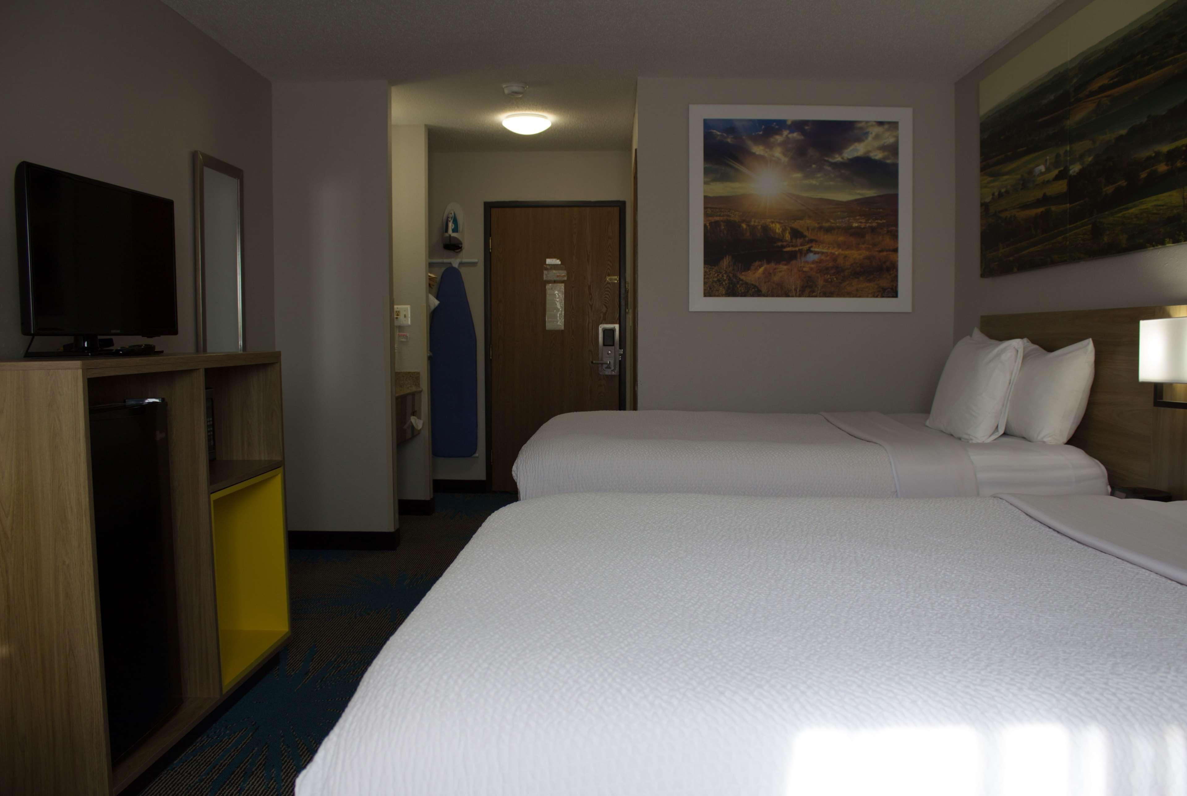 Days Inn By Wyndham קולבי מראה חיצוני תמונה