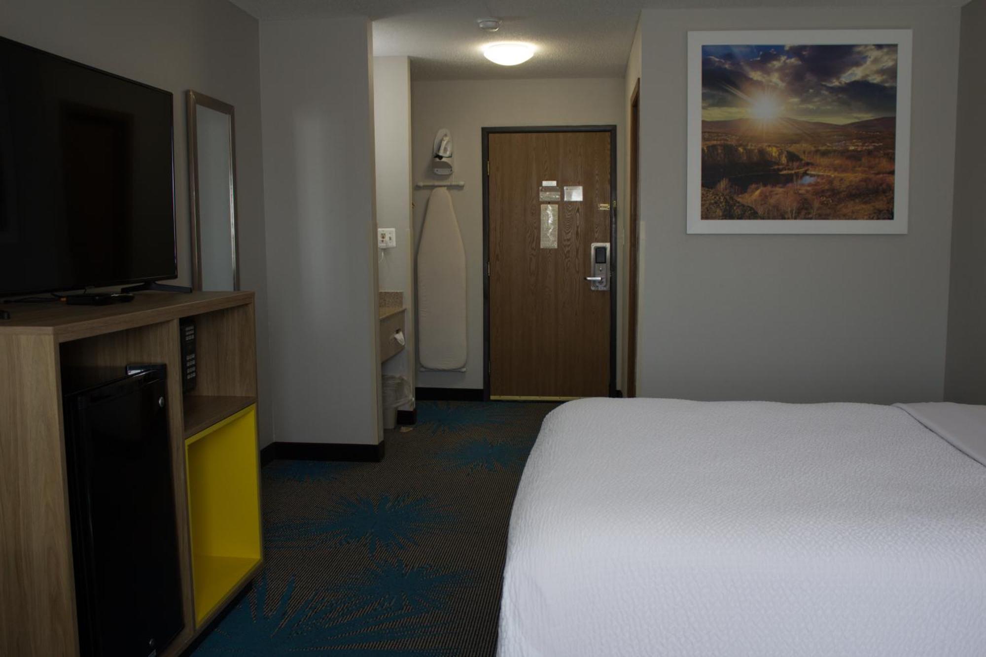 Days Inn By Wyndham קולבי מראה חיצוני תמונה