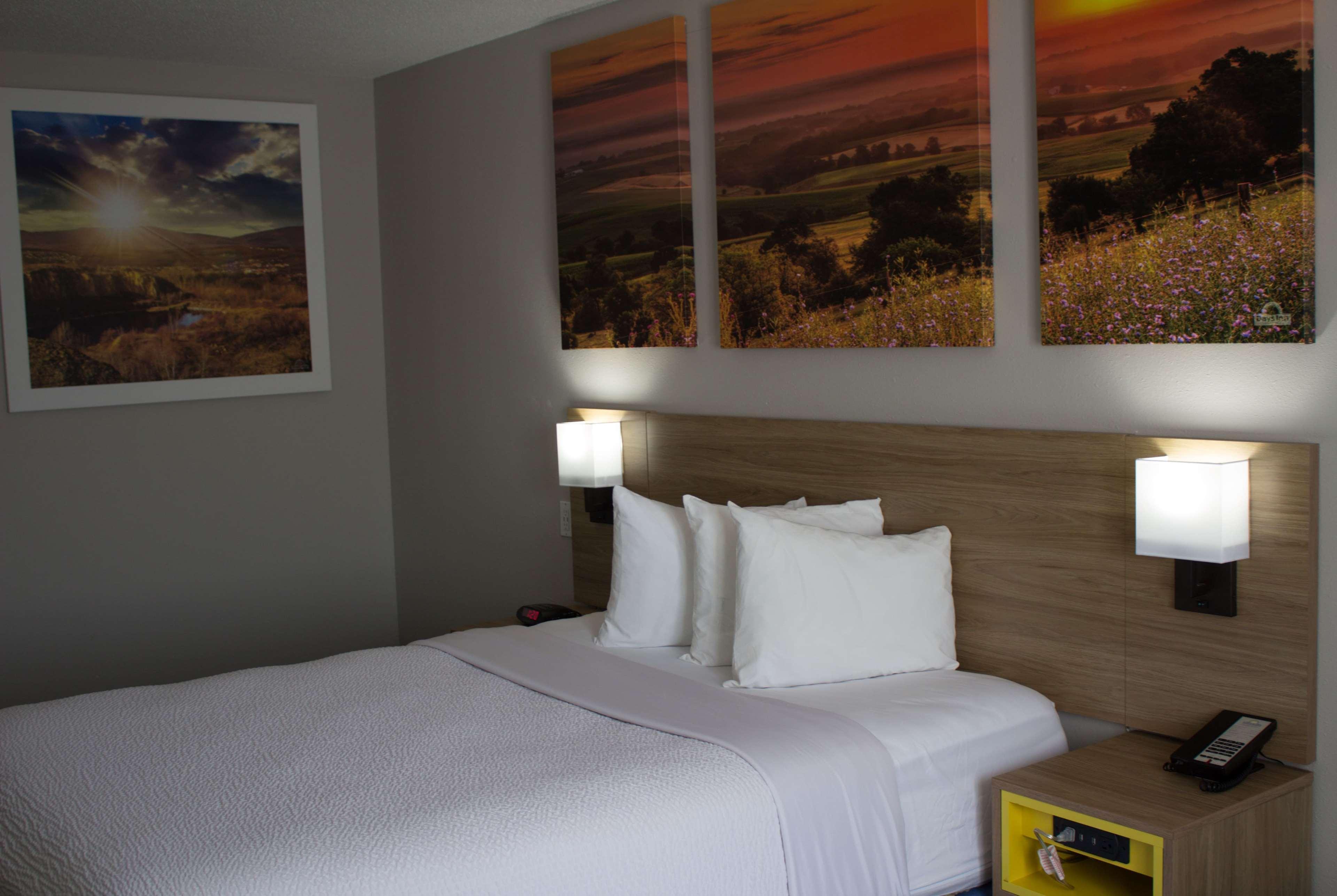 Days Inn By Wyndham קולבי מראה חיצוני תמונה